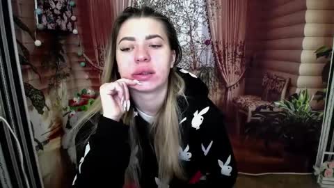 hot_leyla online show from December 18, 2024, 9:20 am