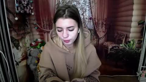 hot_leyla online show from December 3, 2024, 8:45 am