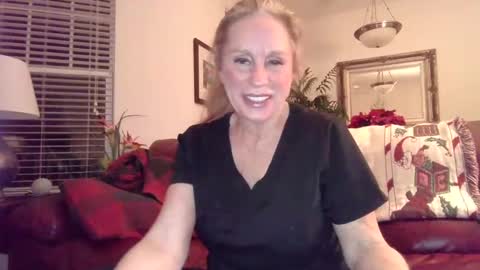 hotblondemilf1962 online show from December 12, 2024, 12:43 am