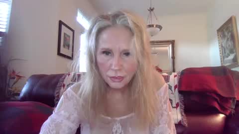 hotblondemilf1962 online show from December 18, 2024, 1:10 pm