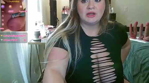 Nicole Milk online show from December 5, 2024, 6:39 pm