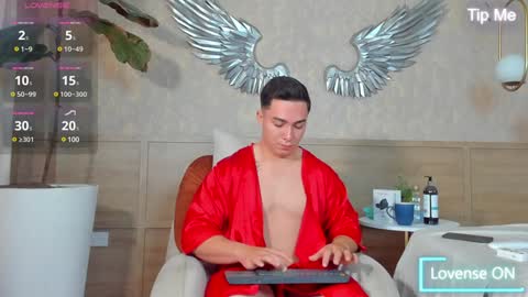 hunk_ryan online show from November 14, 2024, 12:10 pm