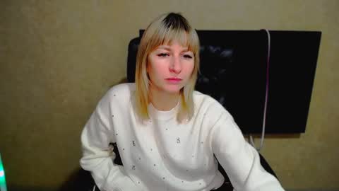 incredible_ariela online show from November 11, 2024, 12:02 pm