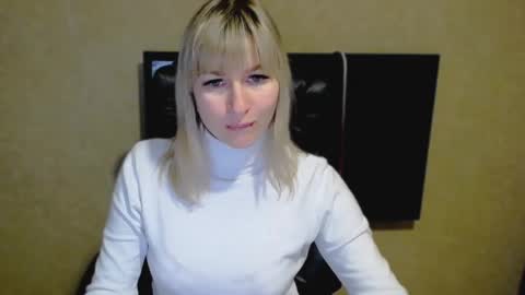 incredible_ariela online show from December 1, 2024, 11:43 am