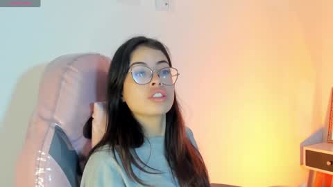 Isabella Collins online show from December 10, 2024, 1:37 pm