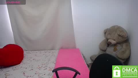 isabella_love_19 online show from November 22, 2024, 1:00 pm