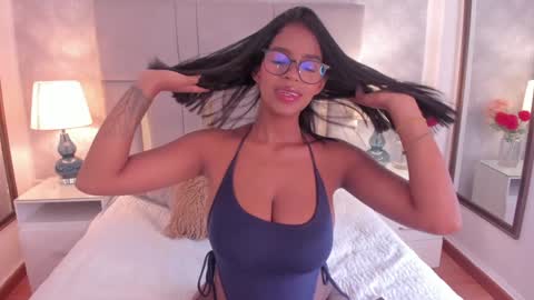 issabellagrey_ online show from January 6, 2025, 7:33 pm