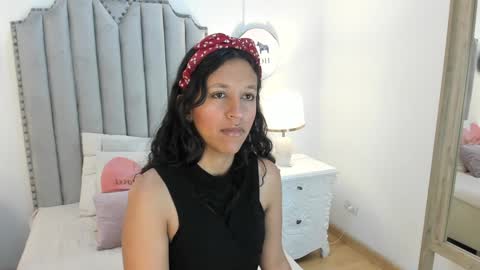 ivonne_mills_ online show from January 14, 2025, 11:53 am