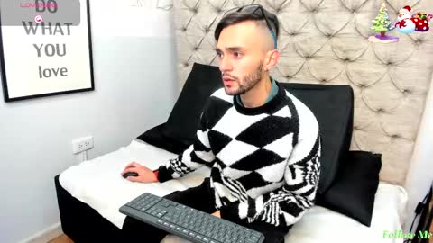 jakemagnus_ online show from December 26, 2024, 12:08 pm