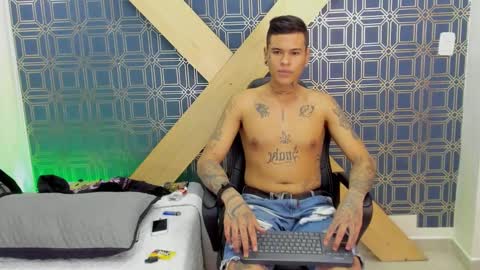 Jamesinked  online show from December 31, 2024, 4:33 pm