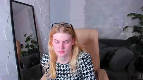 jasmin_frei online show from December 2, 2024, 6:45 am