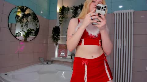 jasmin_frei online show from December 15, 2024, 3:50 pm