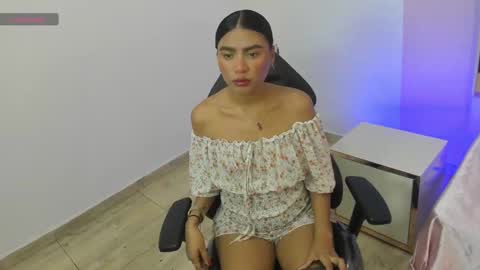 jess_tay online show from November 13, 2024, 12:16 pm