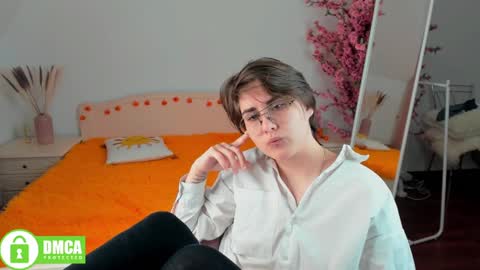 jin_bunny online show from December 2, 2024, 9:17 pm