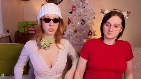 Hey Guys We are Julia ginger  Tina brunette online show from December 20, 2024, 5:01 pm