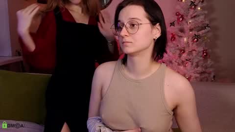 Hey Guys We are Julia ginger  Tina brunette online show from December 18, 2024, 1:53 pm