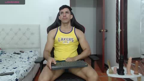 jose_rumbero91 online show from November 13, 2024, 11:19 pm