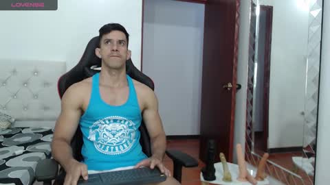 jose_rumbero91 online show from November 25, 2024, 11:29 am