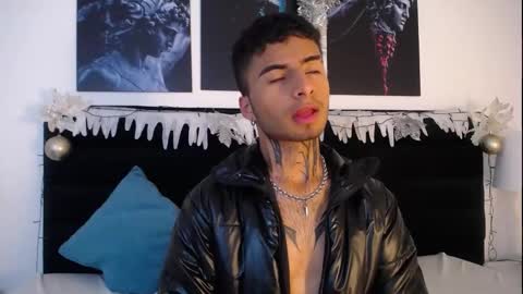 juancamilo66_ online show from December 22, 2024, 9:13 pm