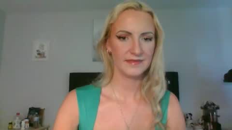 juicyjade2333 online show from November 23, 2024, 6:09 pm