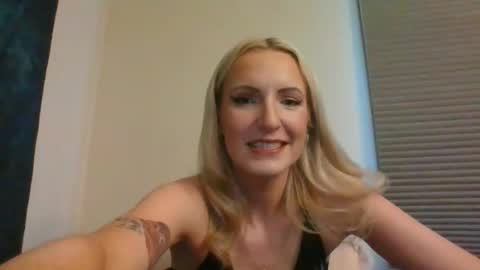 juicyjade2333 online show from January 6, 2025, 8:28 pm