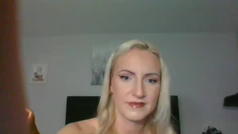 juicyjade2333 online show from November 25, 2024, 9:54 pm