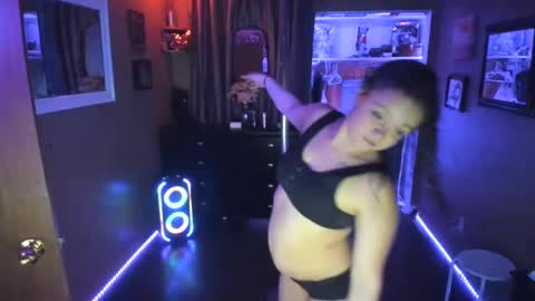 juicyjayxxx69 online show from November 27, 2024, 3:10 am