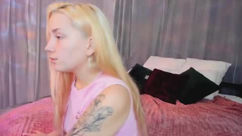 julia__bunny online show from December 13, 2024, 7:05 pm