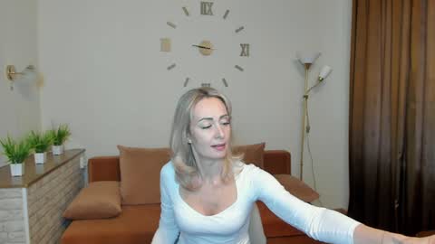 julia__cherry_ online show from January 10, 2025, 7:13 am