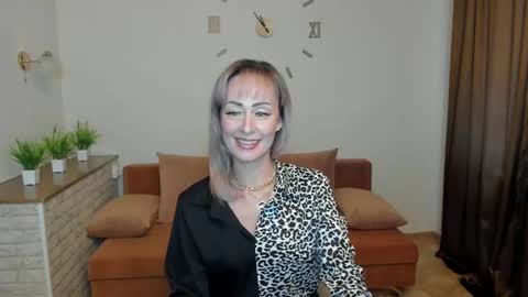 julia__cherry_ online show from December 10, 2024, 11:07 am