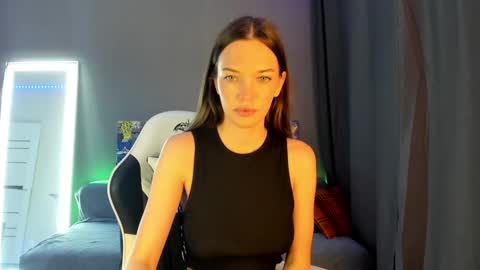 julia_fly online show from November 12, 2024, 12:17 pm