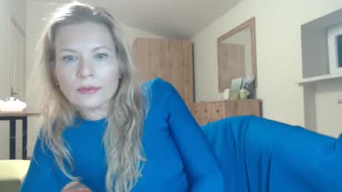 julia_giulia online show from January 13, 2025, 10:11 pm