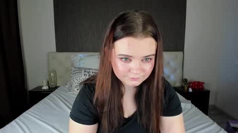 julia_rayn online show from December 16, 2024, 8:06 am