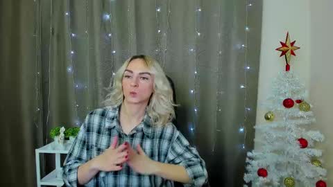 julia_robyy online show from December 13, 2024, 3:27 pm