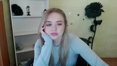 juliacrazy_ online show from November 20, 2024, 5:50 am