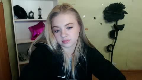 juliacrazy_ online show from November 23, 2024, 6:01 am