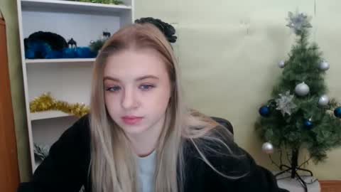 juliacrazy_ online show from December 4, 2024, 6:05 am