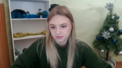 juliacrazy_ online show from December 11, 2024, 6:25 am