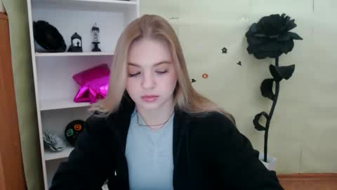 juliacrazy_ online show from November 26, 2024, 6:33 am