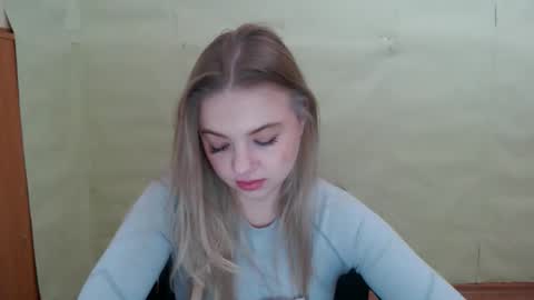 juliacrazy_ online show from December 2, 2024, 6:02 am