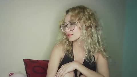 JuliaMack online show from December 19, 2024, 2:07 am