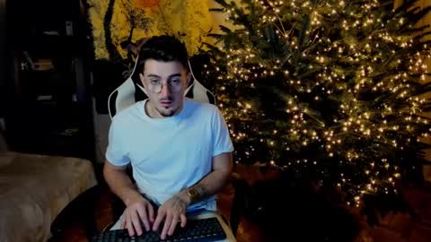 JulianDylan online show from December 21, 2024, 2:34 pm