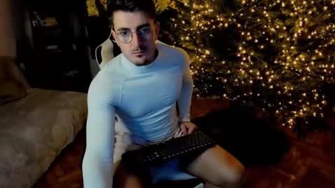 JulianDylan online show from December 31, 2024, 4:33 am