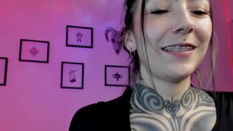 juliet_sourire online show from December 7, 2024, 3:40 am