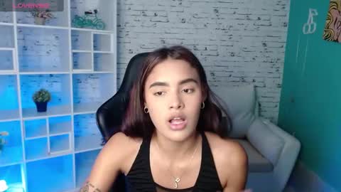 karola_brunete online show from January 15, 2025, 5:53 pm