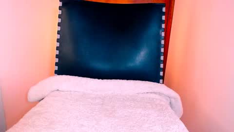 katalinaferreirax online show from December 6, 2024, 6:49 pm