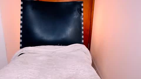 katalinaferreirax online show from December 5, 2024, 8:06 pm