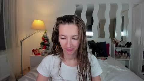 kate_redgar online show from December 16, 2024, 1:17 pm