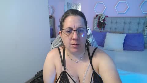 katerin Joness online show from December 15, 2024, 1:07 pm