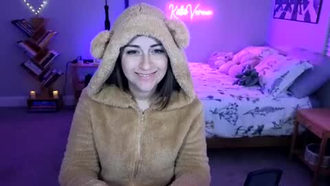 Katie Verona online show from January 1, 2025, 2:44 am